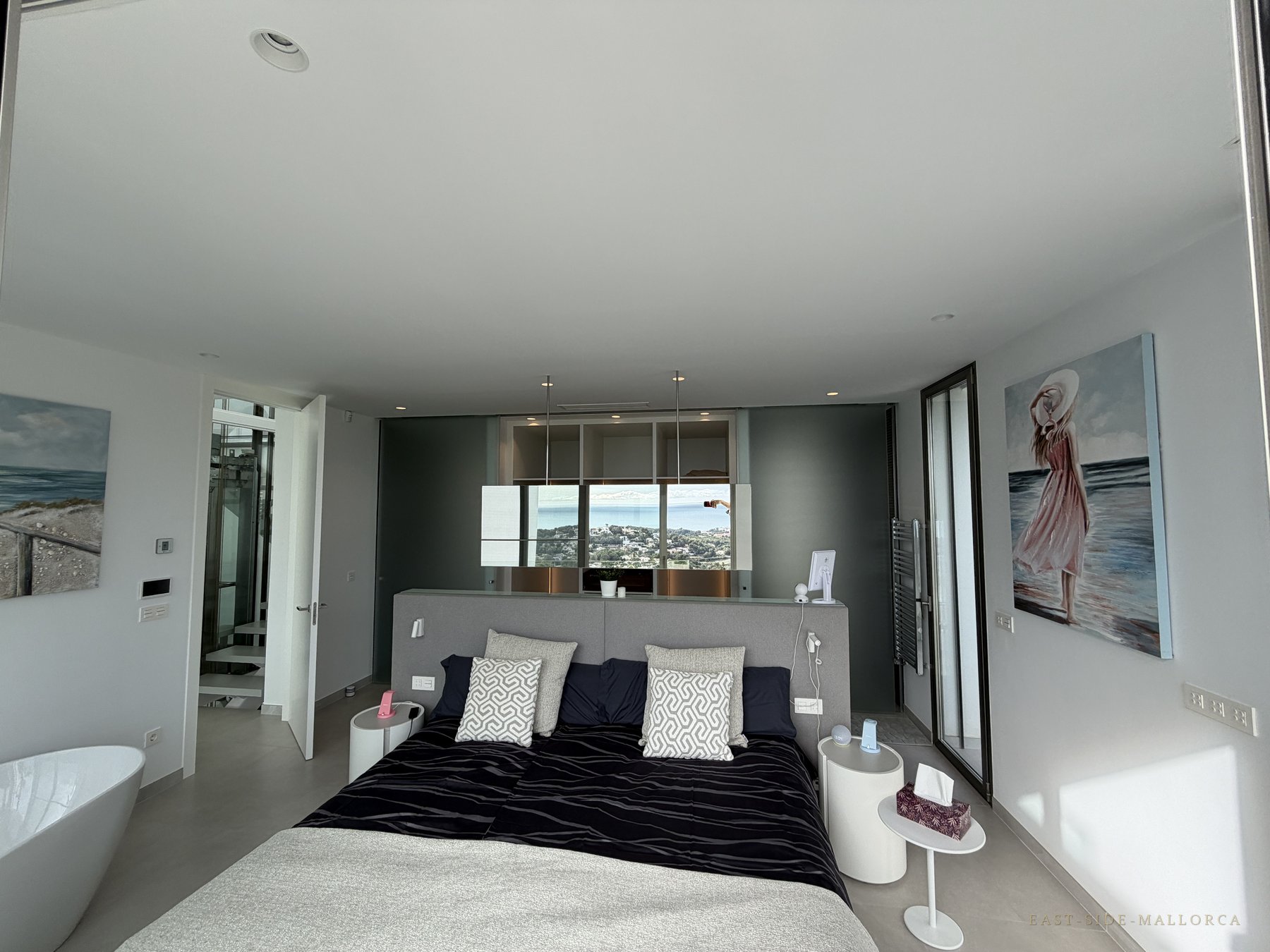 Master-Schlafzimmer mit Meerblick
