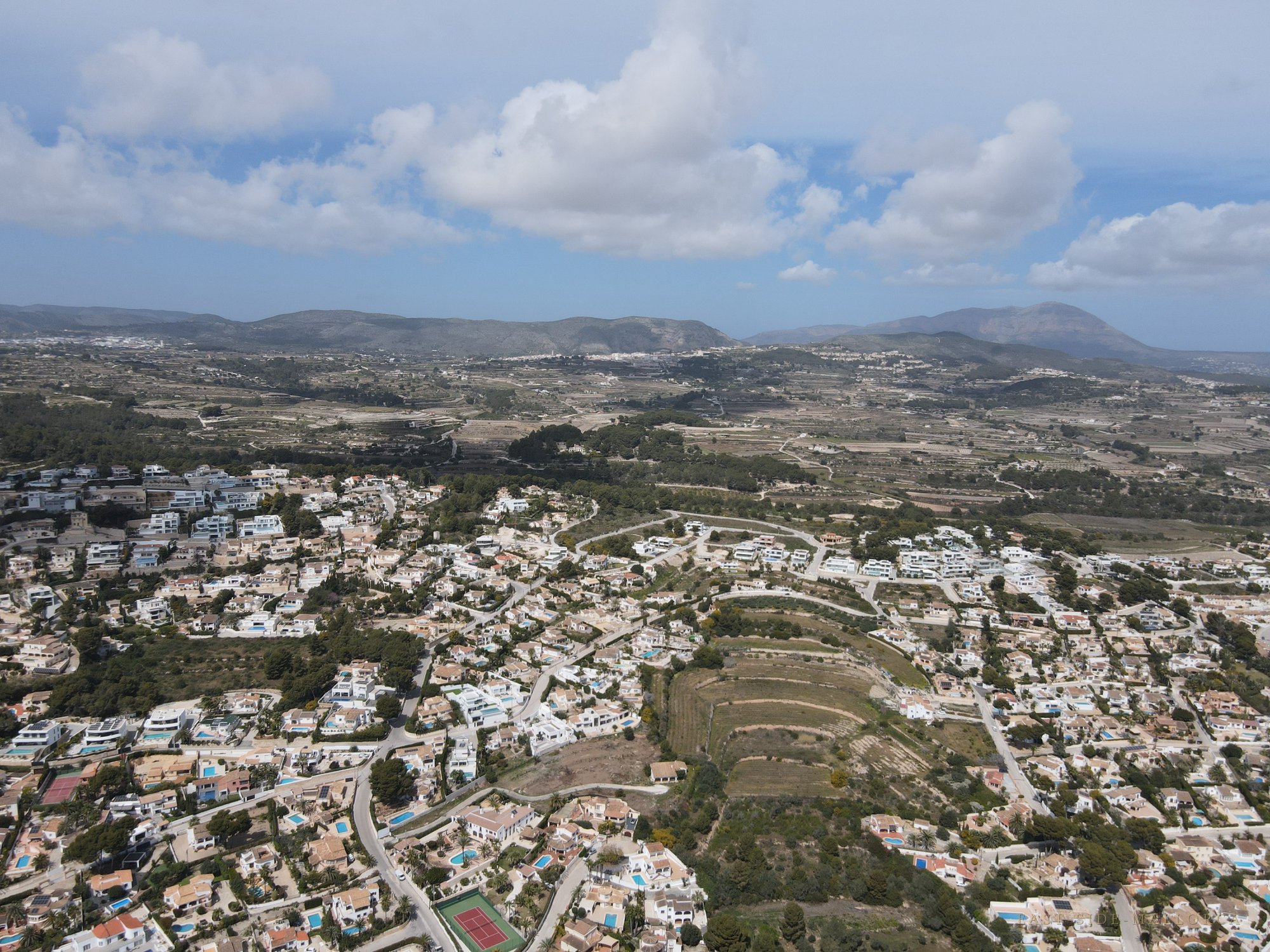 Moraira an der Costa Blanca aus der Luft — Villen über den Hängen